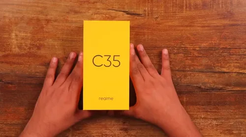 Realme C35 box