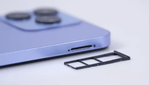 ZTE V50 Design (8GB/128GB) sim tray