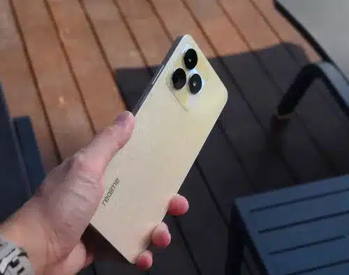 Feather Gold Realme C53 6GB+128GB in hand Feather Gold Realme C53 6GB+128GB in hand