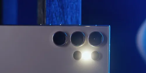 Samsung Galaxy S24 Ultra dual tune flash light