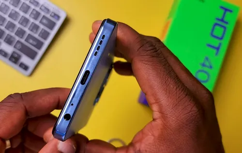 Infinix Hot 40i 8GB+256GB Type-C Jack Port