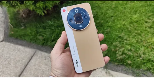 ZTE Nubia Focus Pro 5G ZTE Nubia Focus Pro 5G